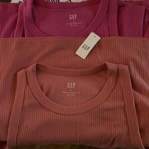4 NWT two Gap tank tops 3 new 1 NWOT